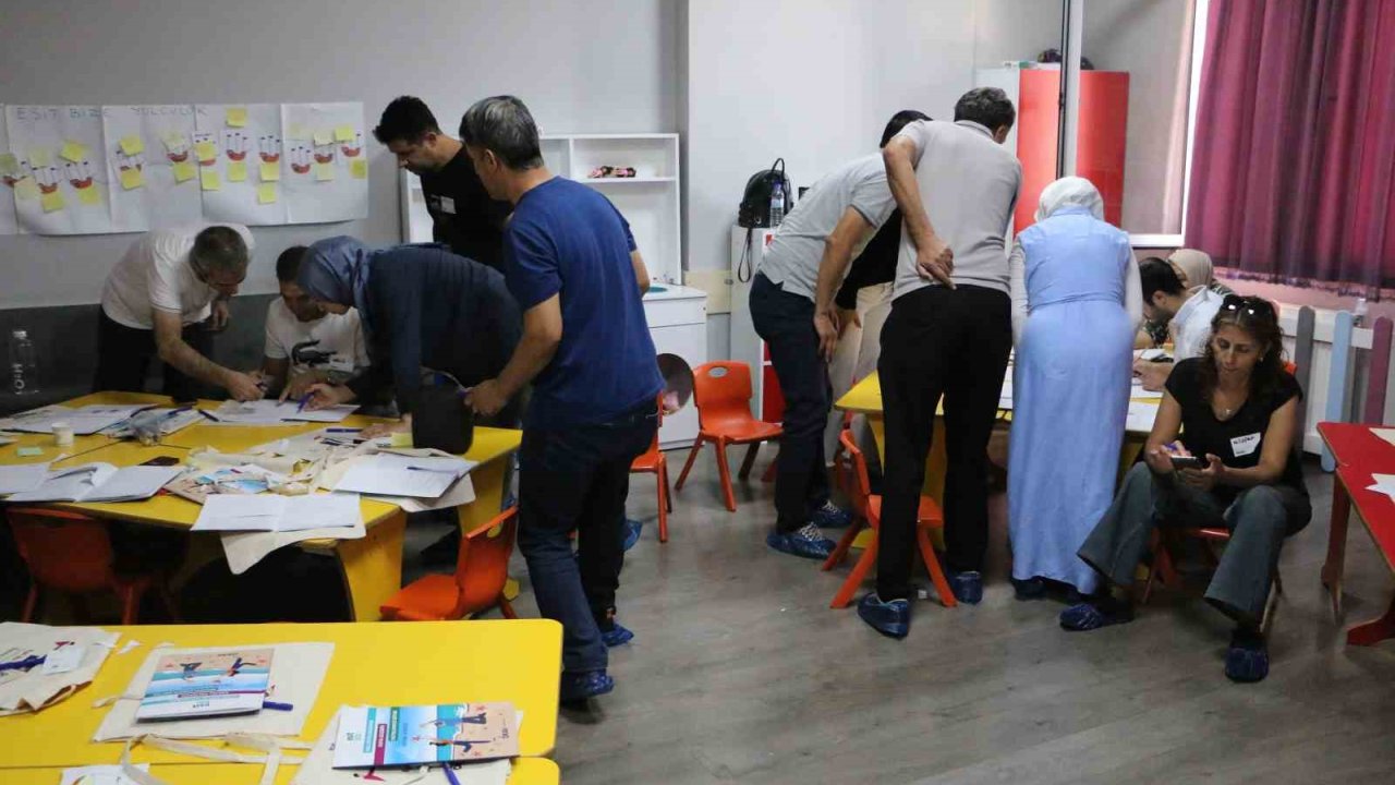 Diyarbakır’da öğretmenlerin mesleki gelişimine katkı sağlayan eğitimler devam ediyor