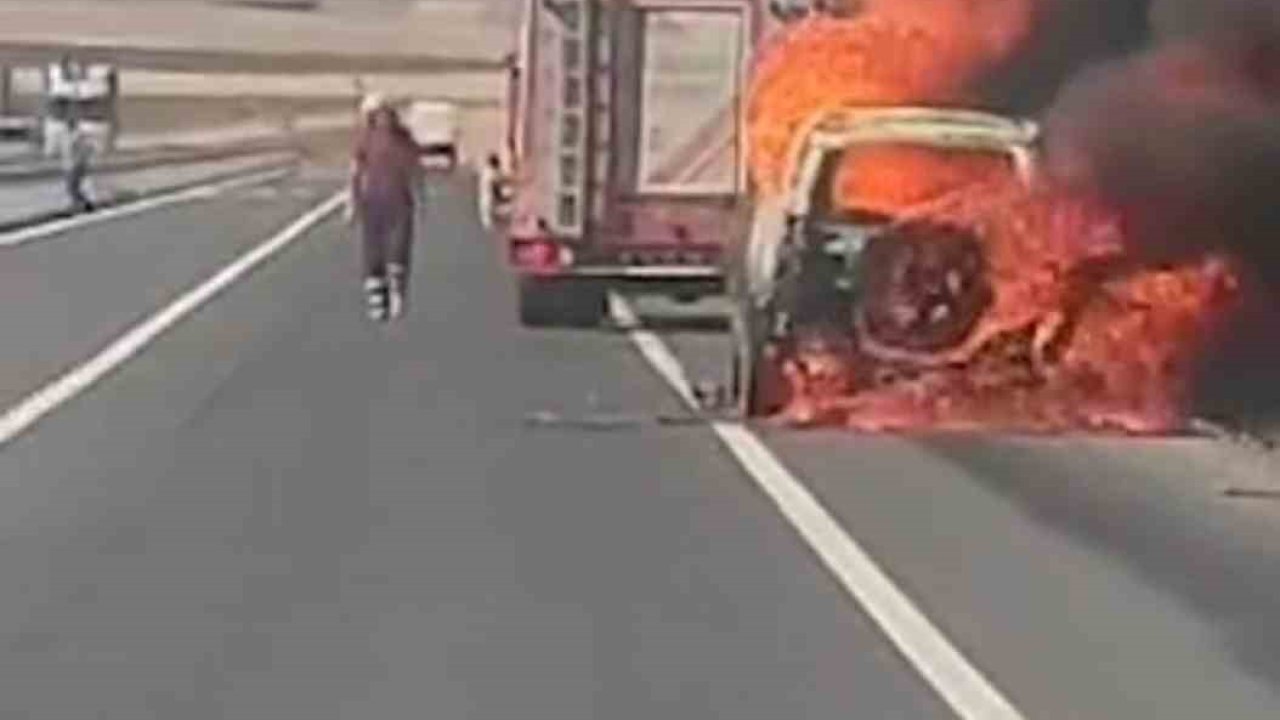 Diyarbakır’da seyir halindeyken alev alan cip küle döndü