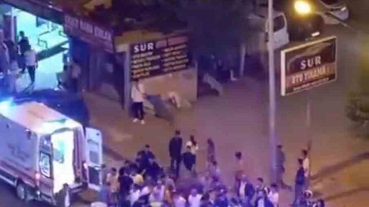 Diyarbakır’da yolun karşısına geçen kadına motosiklet çarptı: 1’i ağır 3 yaralı