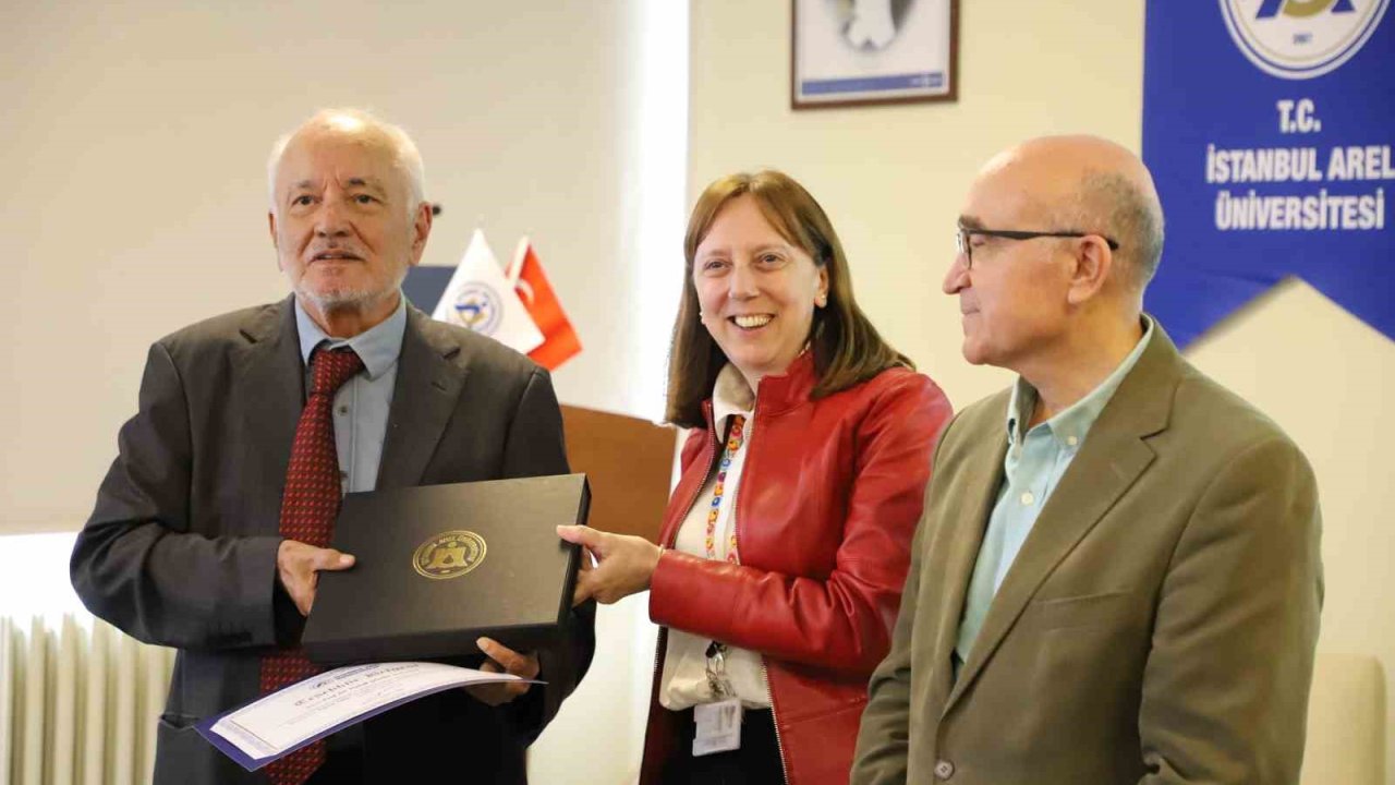 Duayen gazeteci-yazar Haluk Şahin, dijital çağın risklerini anlattı