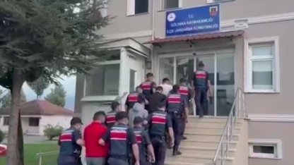Düzce’de havaya ateş açan 5 kişi kıskıvrak yakalandı