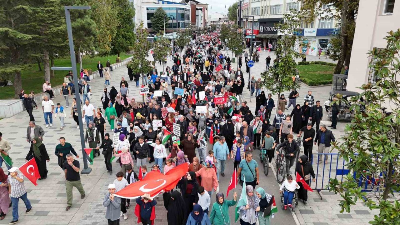 Düzce’de yüzlerce kişi Filistin’e destek için buluştu