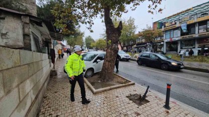 Edirne’de yola dökülen yağ zincirleme kazaya yol açtı: 4 araç birbirine girdi