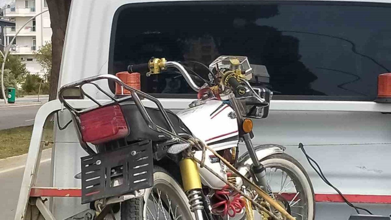 Ehliyetsiz ve plakasız motosiklet kullanan sürücüye 52 bin TL ceza