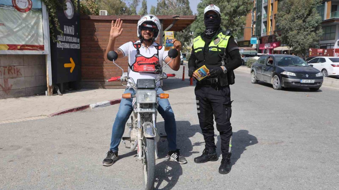 Ekmek parasını motosiklet üstünde kazanan kurye: "Evde beni bekleyen 2 çocuğum ve eşim var, hayatta kalmak için kaskı takıyorum"