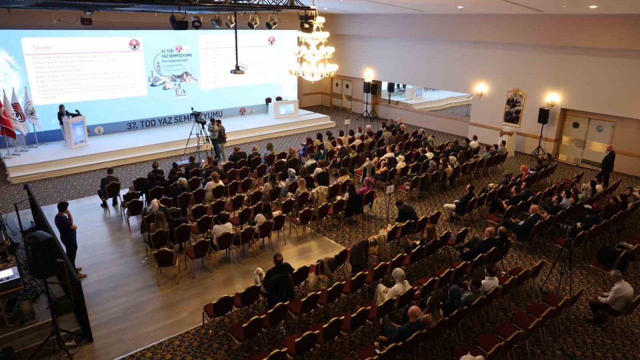 Elazığ’da göz sağlığı sempozyumu: Türkiye’nin dört bir yanından 300 hekim katıldı