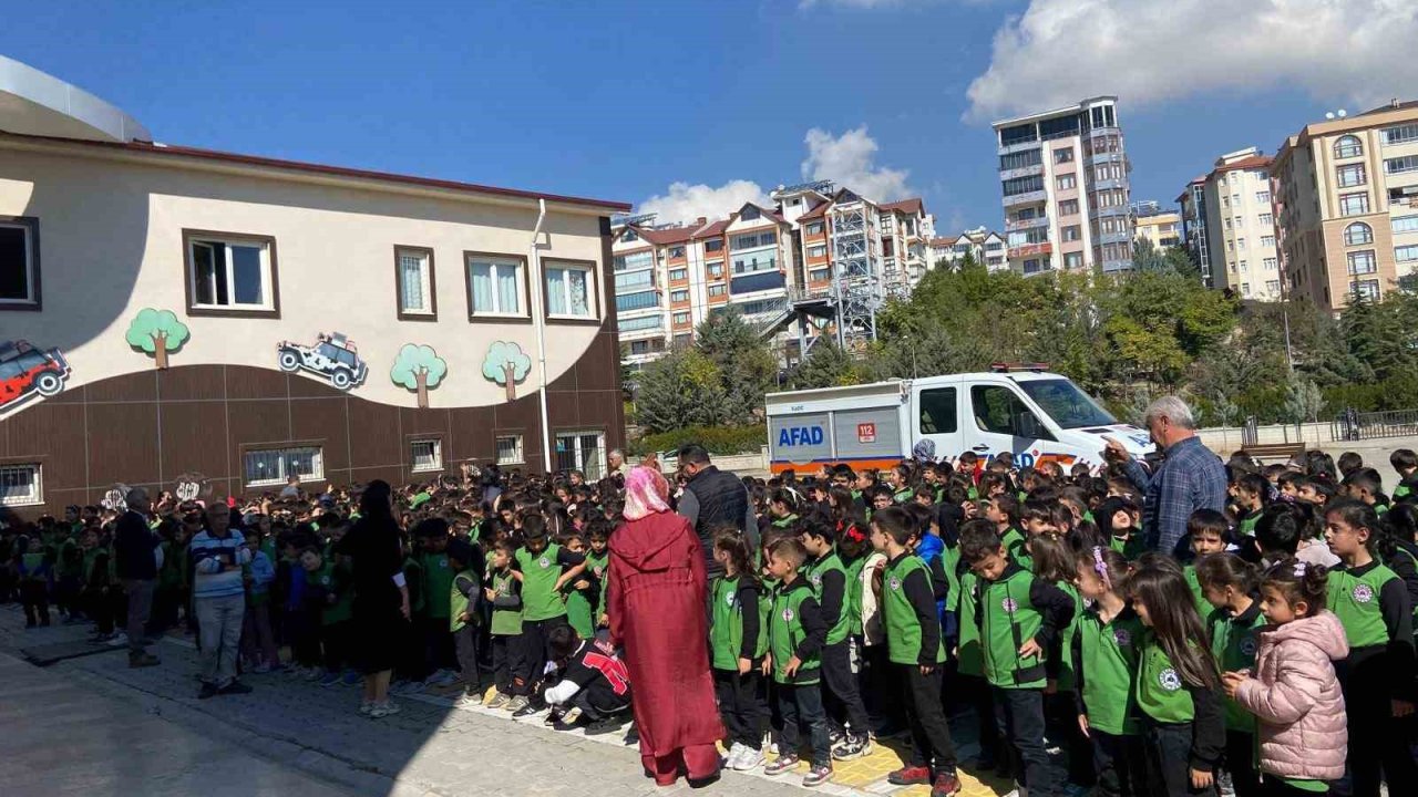 Elazığ’da öğrencilere afet farkındalık eğitimi