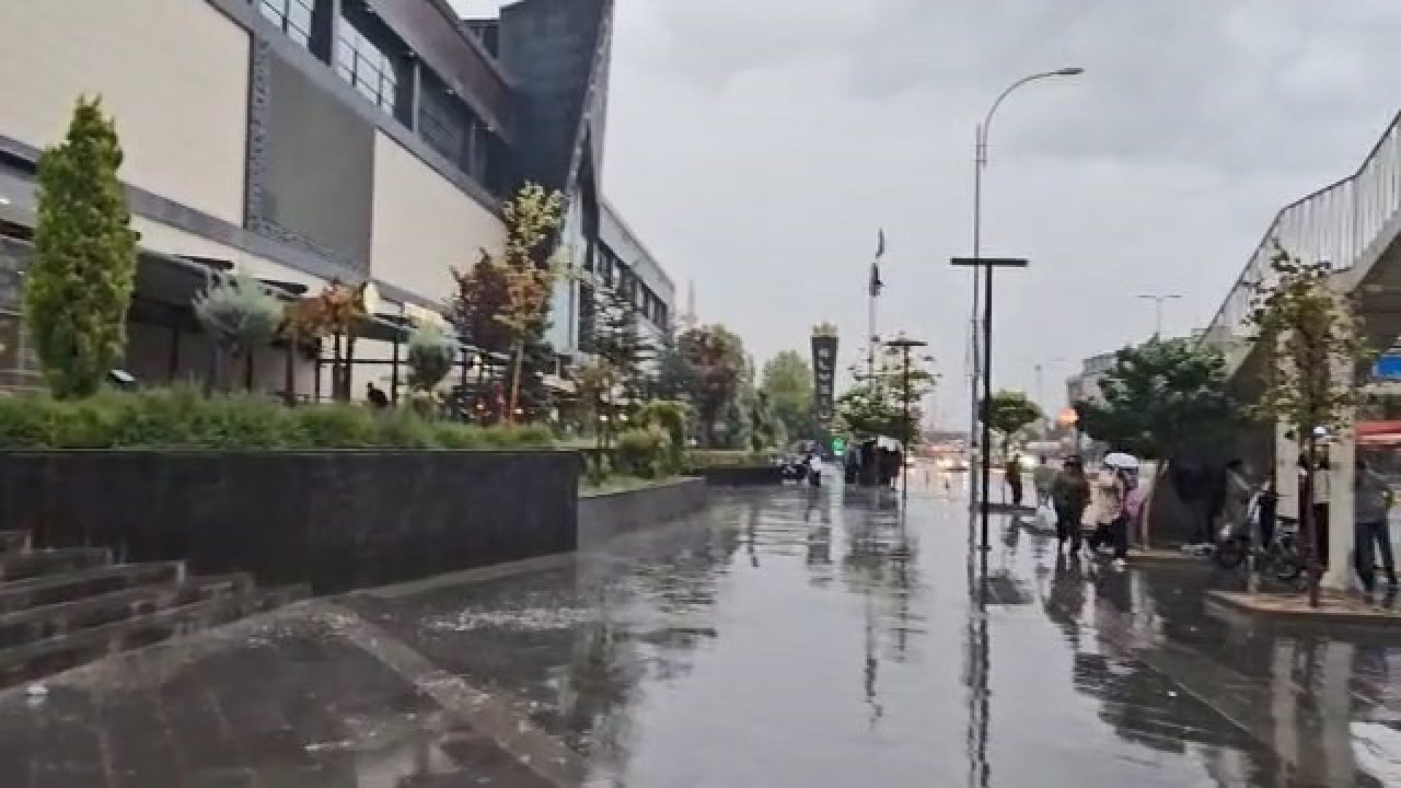 Elazığ’da sağanak ve fırtına etkili oldu