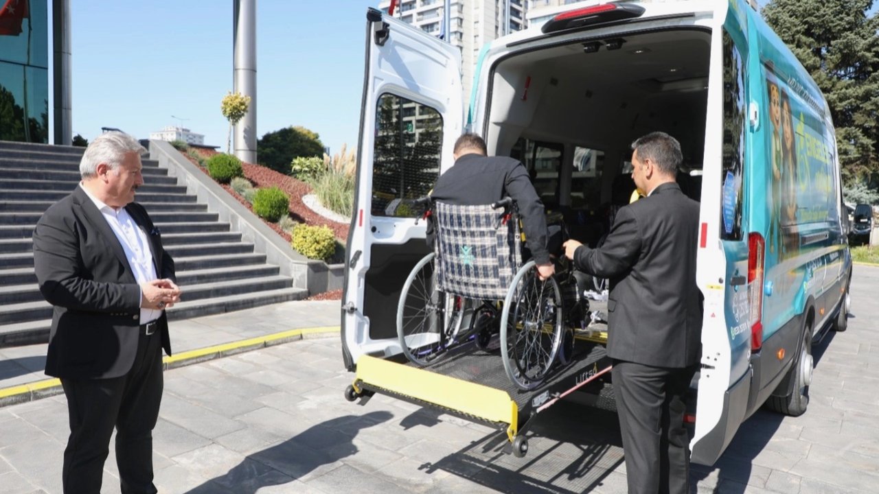 Engelsiz belediyeden 'Engelsiz Melikgazi' minibüsü
