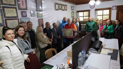 Erasmus projesi ortakları Menteşe’de geleneksel ebru deneyimi yaşadı