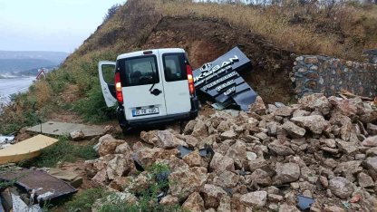 Erdek’te kaygan yolda ticari araç duvara çarptı, sürücü yaralandı