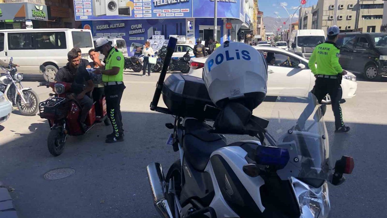 Erzincan’da motosikletlilere sıkı denetim