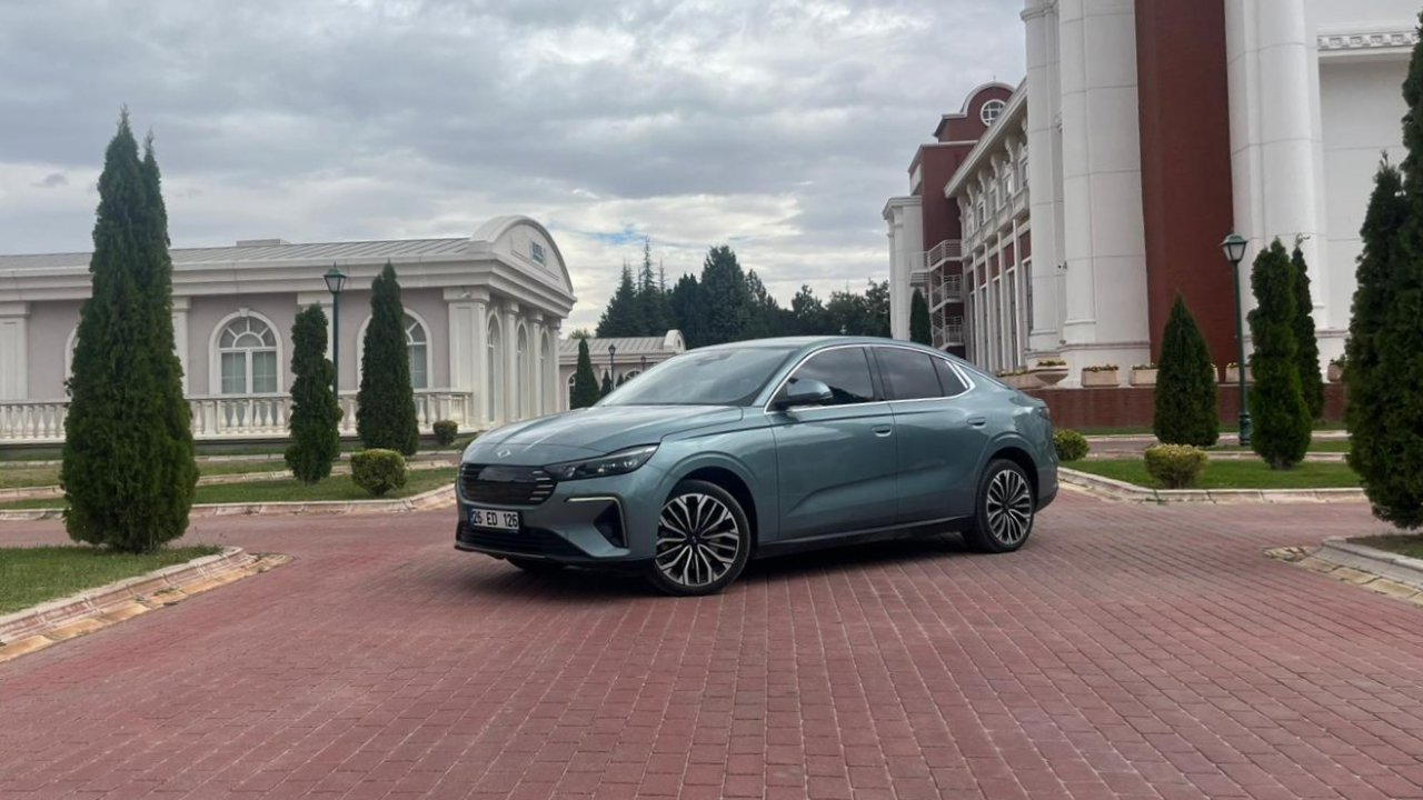 Eskişehir trafiğindeki ilk yerli sedan aracı görenler bir daha bakıyor