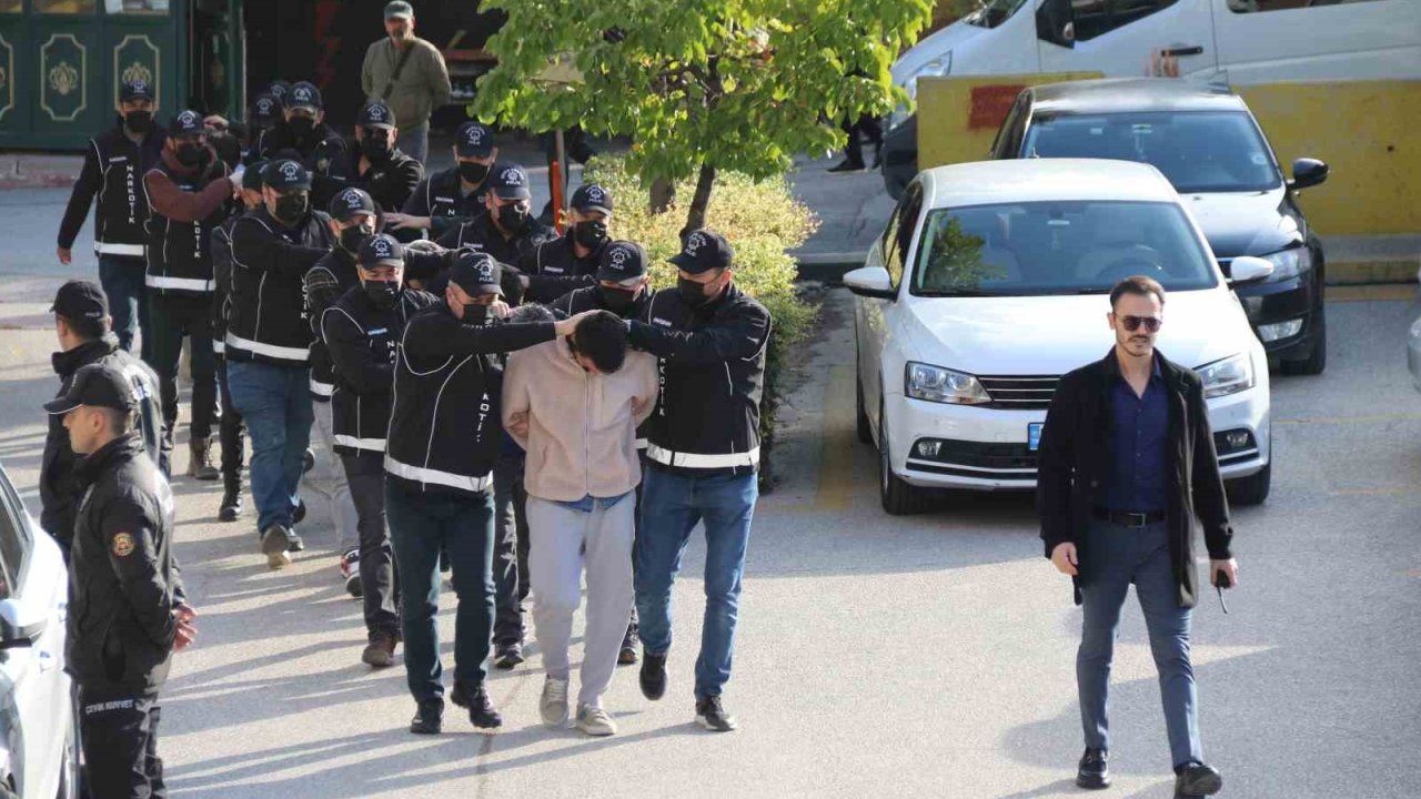 Eskişehir’de eş zamanlı uyuşturucu operasyonu: 8 kişi tutuklandı