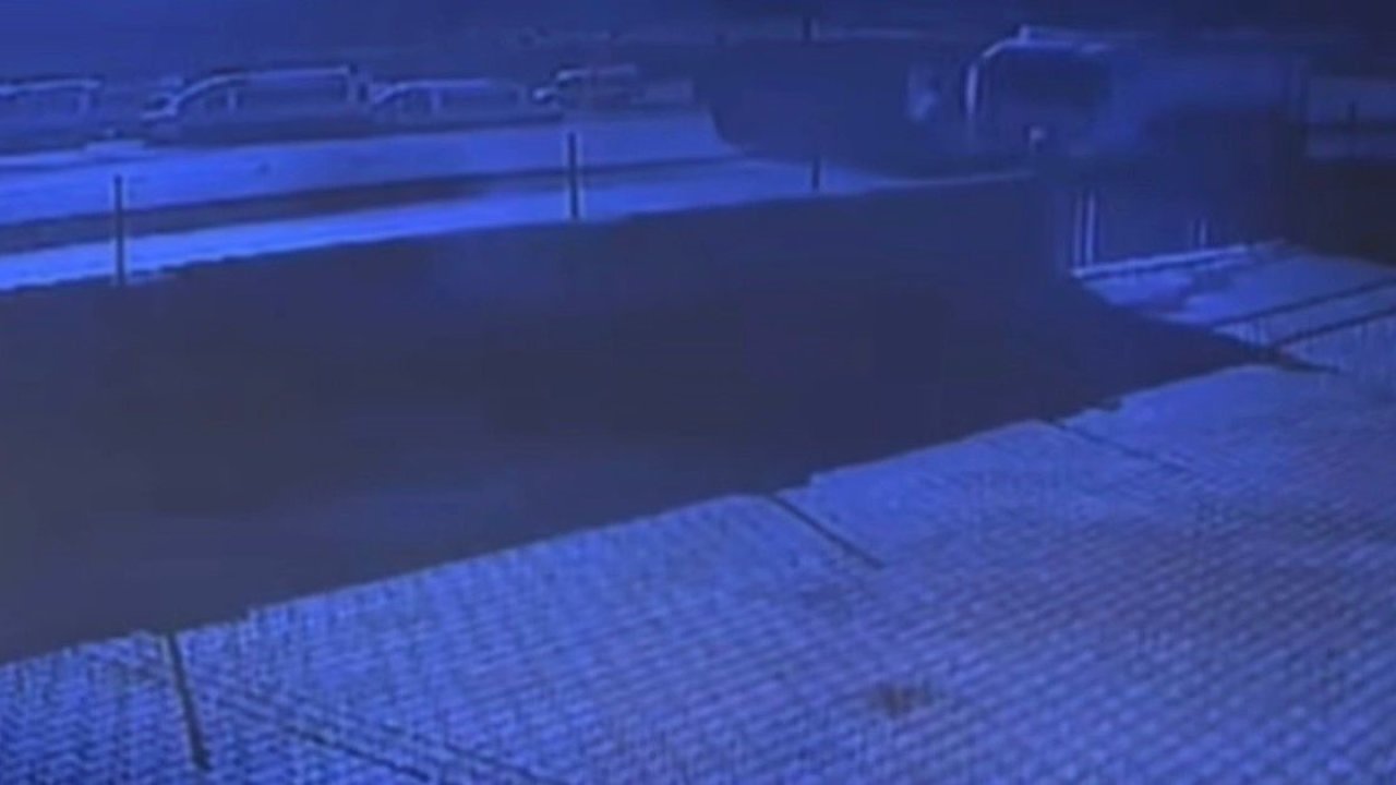 Feci kaza kamerada: Tır ile kafa kafaya çarpışan kamyonun sürücüsü öldü