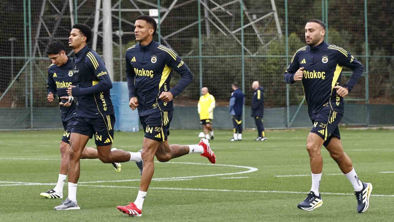 Fenerbahçe, günü iki antrenmanla tamamladı