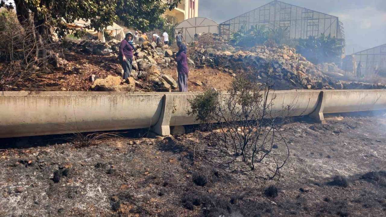 Gazipaşa’da zirai alanda yangın büyümeden söndürüldü