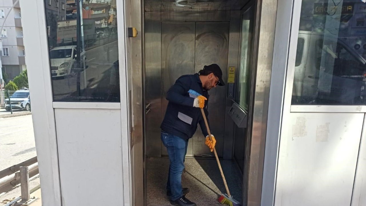 Gebze bölgesinde üst geçit asansörleri pırıl pırıl