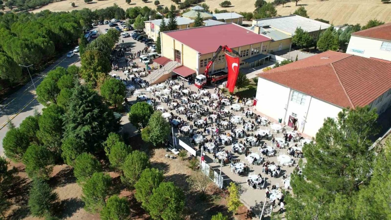 Gediz’de 3. Geleneksel ‘Sizinleyiz’ Kahvaltısı ve Akademik Yıl Açılışı düzenlendi