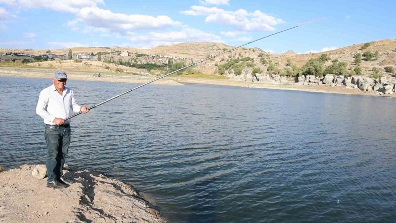 Güzelyurt Göleti’nde vatandaşların balık tutma keyfi