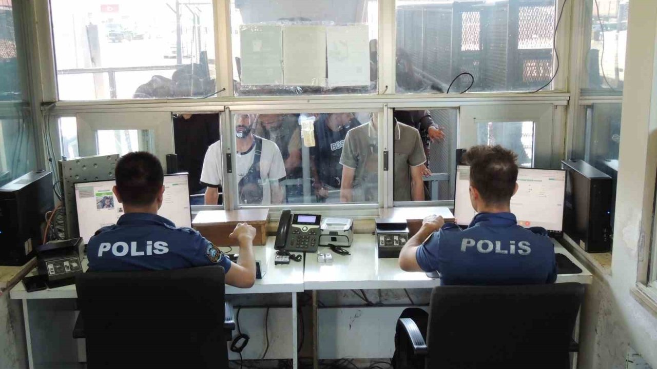 Habur Sınır Kapısı’nda 9 ayda 788 firari yakalandı