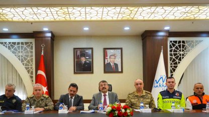 Hakkari Valisi Çelik trafik güvenliği toplantısına katıldı