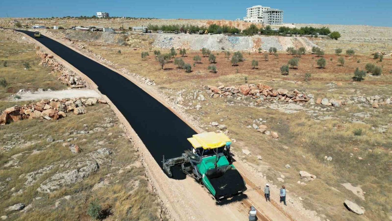 Halfeti Bozova grup yolunda asfalt serimine başlandı