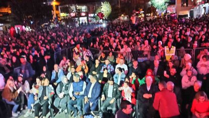 Halk konserinde Devrekliler Sevcan Orhan ile coştu