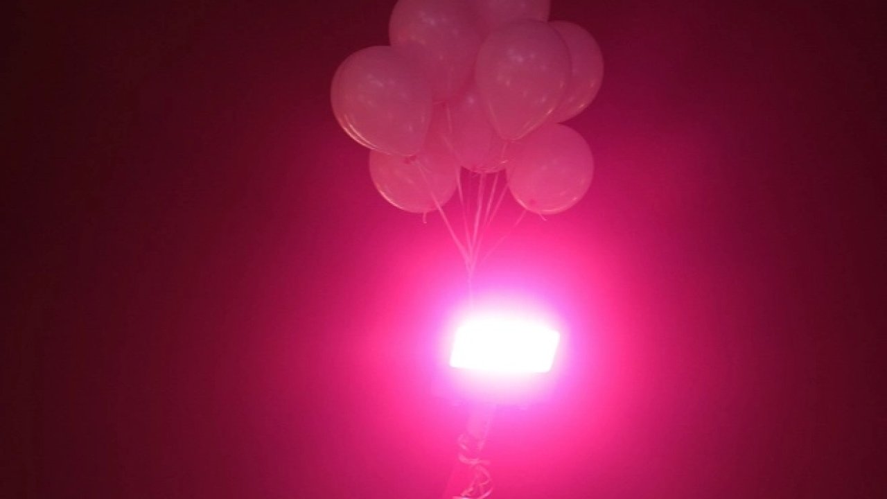 Her Ekim, erken teşhis için sokak lambaları pembe yanıyor