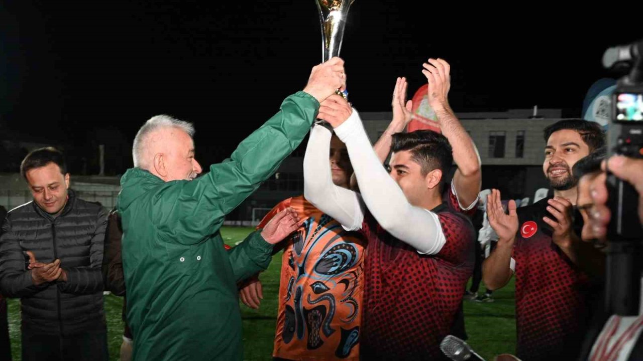 Isparta Belediyesi Kurumlararası Başkanlık Kupası’nı Emniyet Müdürlüğü kazandı