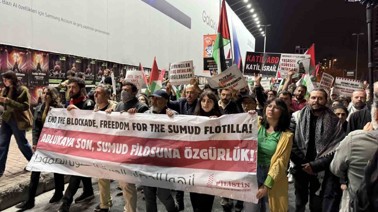 İsrail’in Sumud Filosu’na saldırısı İsrail Başkonsolosluğu önünde protesto edildi