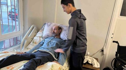 İyilik meleği polis memuru Şahin, yardıma muhtaç ailenin ihtiyaçlarını karşılıyor