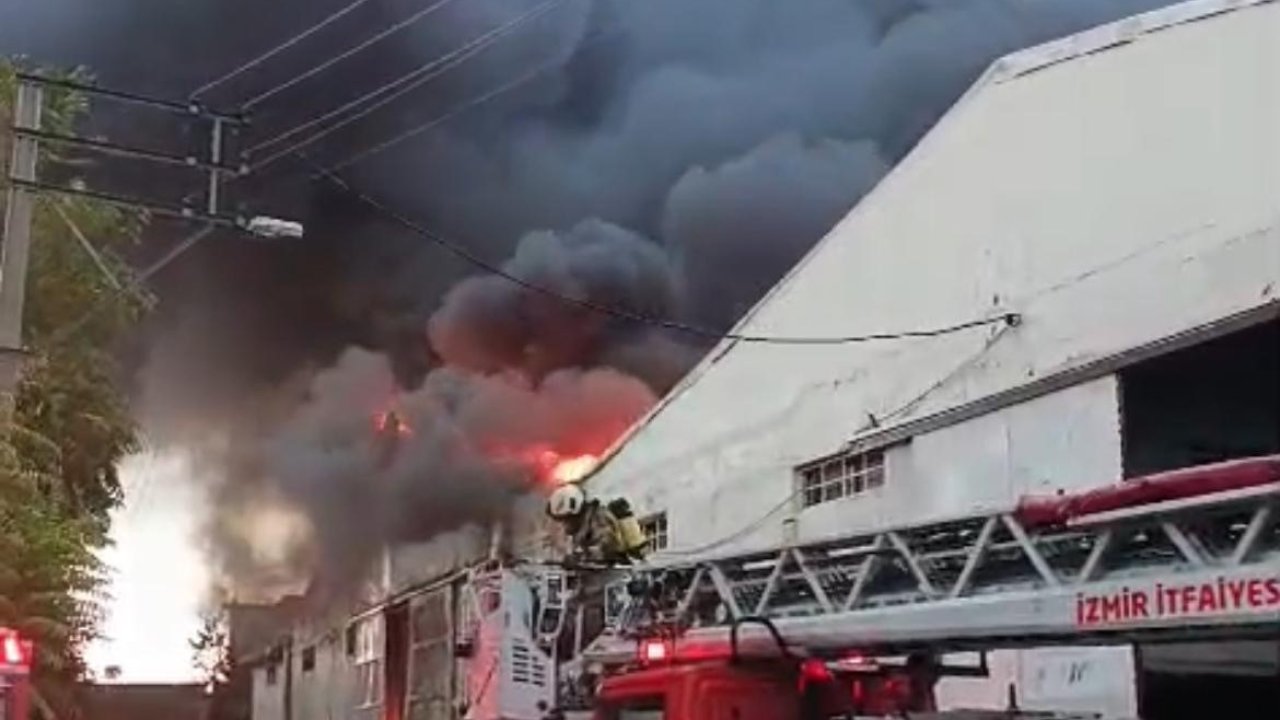 İzmir Bornova’da depo yangını