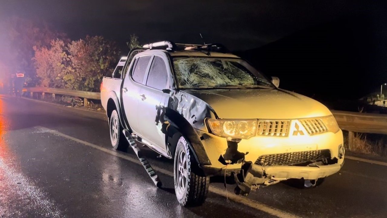 İzmir’de pikap ile elektrikli bisikletin çarpıştığı kazada 2 kişi öldü