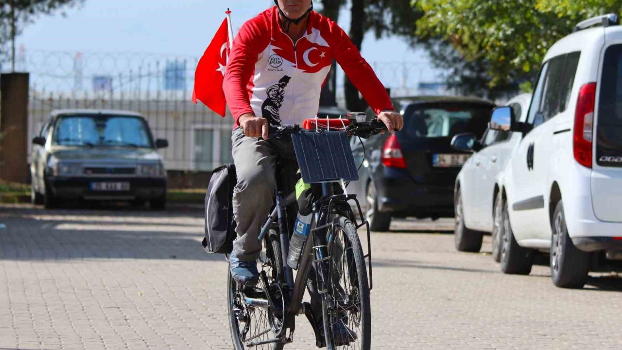 İzmirli gezgin ‘Asrın Felaketi’ne farkındalık için pedal çeviriyor