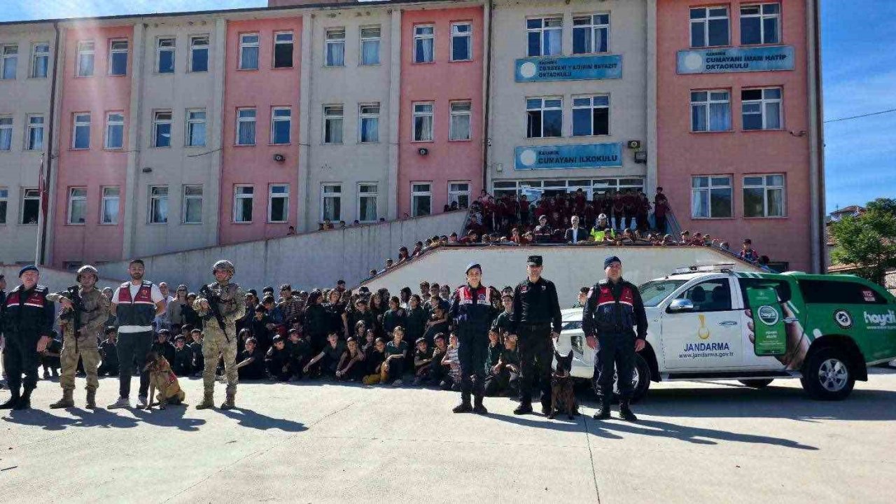 Karabük Jandarmasından öğrencilere hayvan sevgisi eğitimi