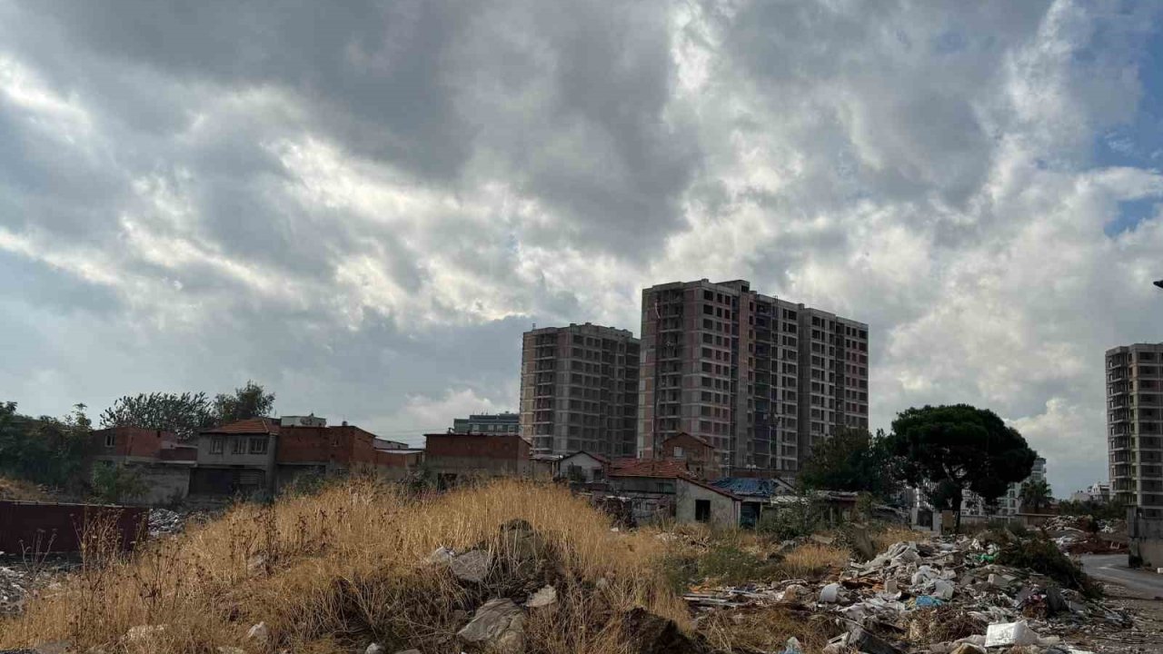 Karşıyaka Belediyesi’nde grevciler sürgün edildi