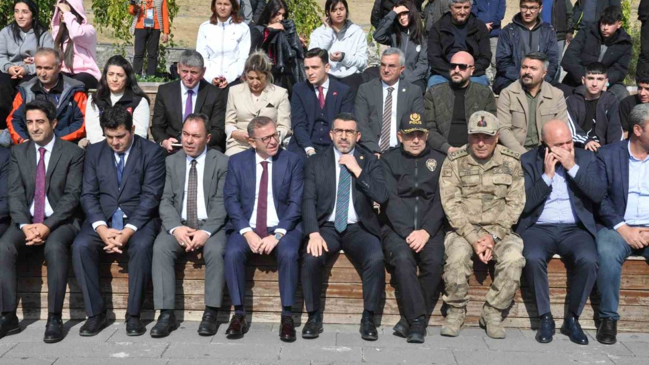 Kars’ta festival renkli görüntülere sahne oldu