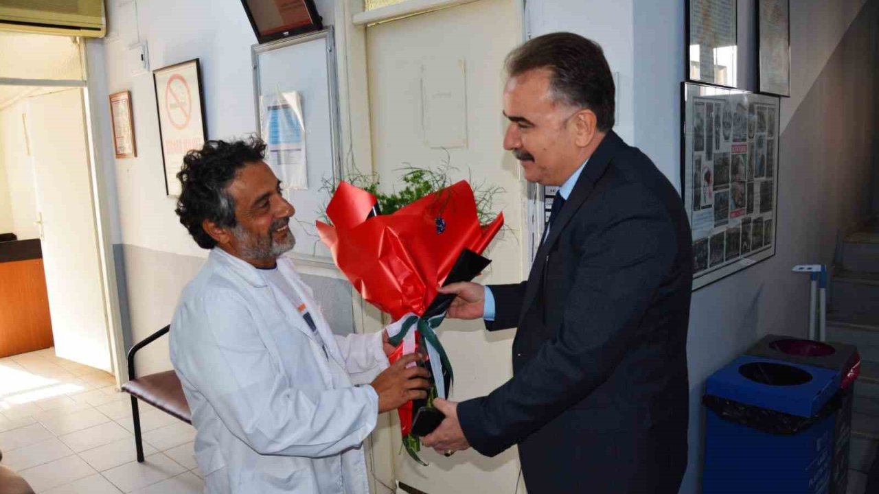 Kaymakam Odabaş’tan, Gazze’ye yardım götürürken rehin alınan Sumud Filosu aktivisti Dr. Ergün Akpınar’a "geçmiş olsun" ziyareti