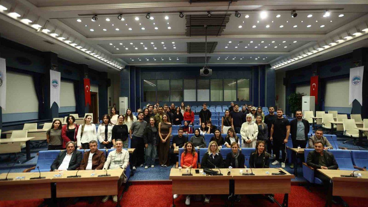 Kayseri Büyükşehir, TOBB Üniversitesi öğrencilerine tarihi ve afet risk azaltma projelerini anlattı