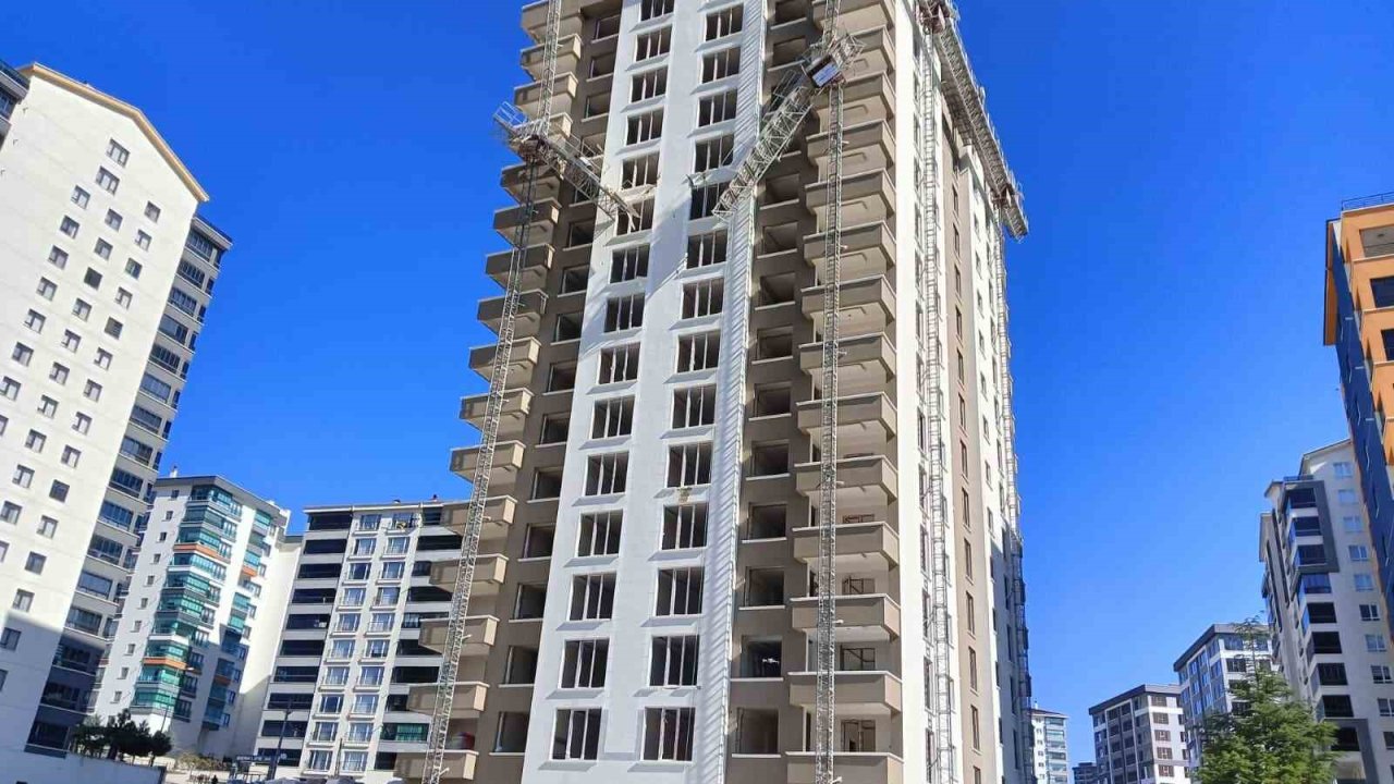 Kırılan yük asansöründen düşen inşaat işçisi kuzenler hayatını kaybetti