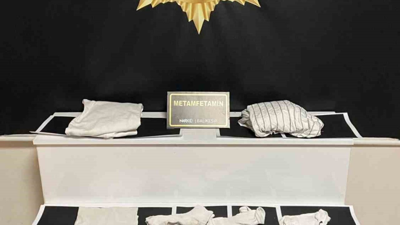 Kıyafete emdirilen uyuşturucu polislerin dikkati sayesinde yakalandı
