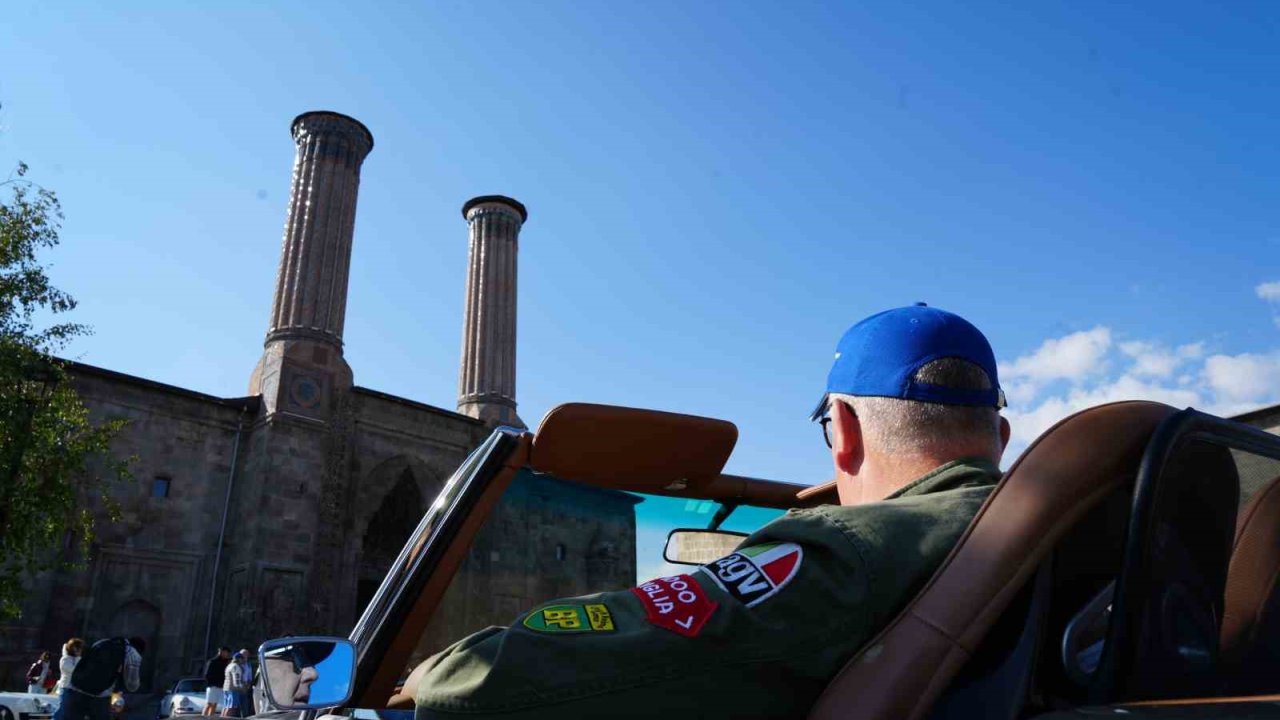 Klasik araç tutkunlarının Türkiye turu Erzurum’dan başladı