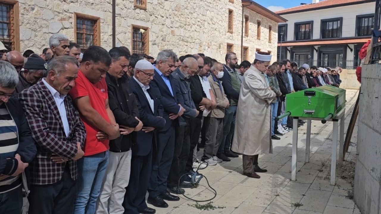 Konya’daki feci kazada hayatını kaybeden öğretmene acı veda
