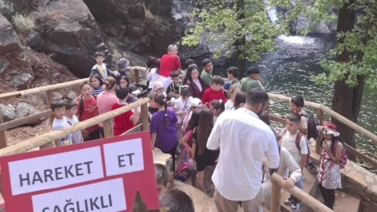 Köyceğiz’de öğrenciler Toparlar Şelalesi’ne yürüdü