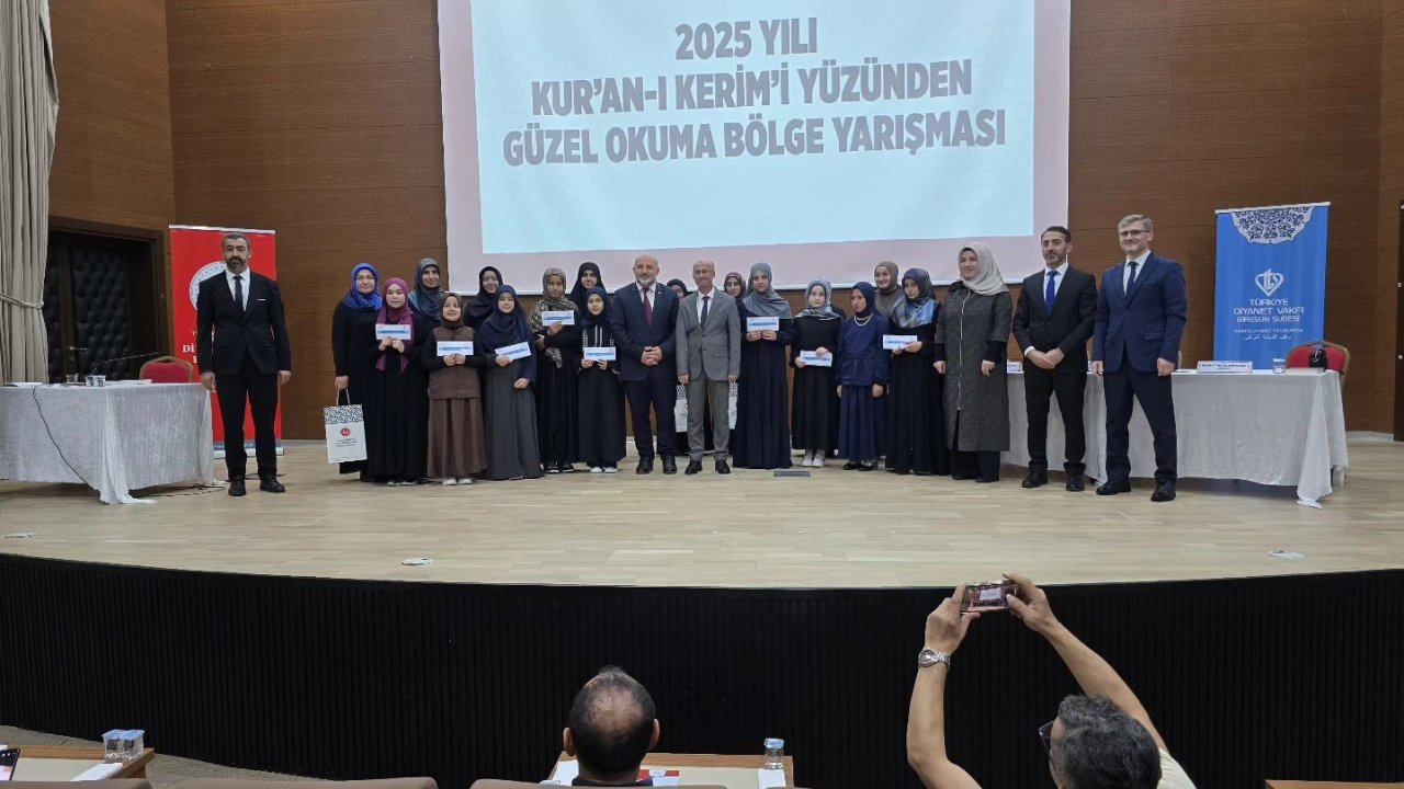 Kur’an-ı Kerim’i güzel okuma yarışmasında bölge birinci ve ikincisi Amasya’dan