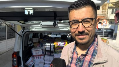 Kurulacak yeni kütüphane için tek başına elini taşın altına koydu