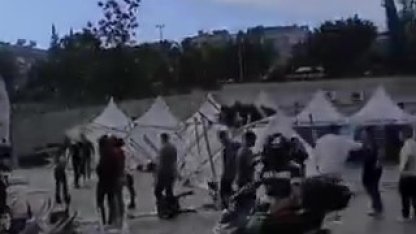 Kuvvetli rüzgar ’Kariyer Fuarı’ çadırlarını uçurdu