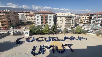 Liseliler Gazzeli çocuklar için koreografi oluşturdu