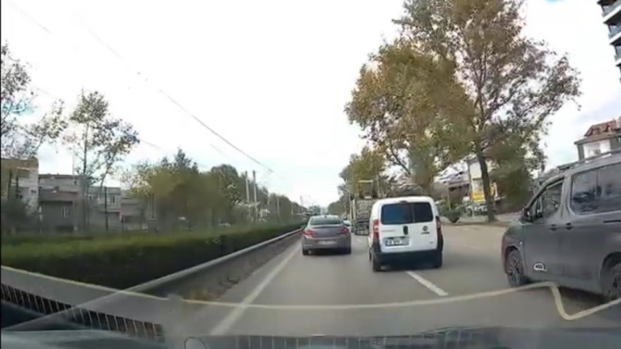 Makas anı kamerada...Kazaya ramak kaldı